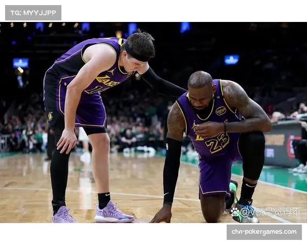 湖人里夫斯突破隔扣普里查德,主场观众起立致敬 湖人里夫斯突破隔扣普里查德,主场观众起立致敬